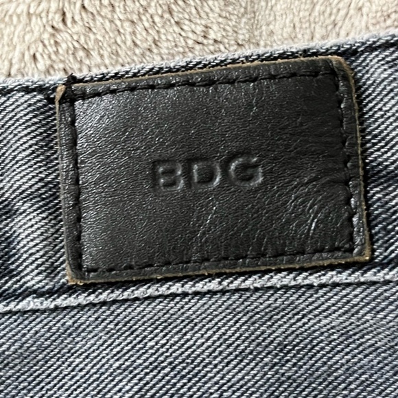 BDG Urban Outfitters Charcoal colored Raw Hem Distressed Denim Shorts Size 32 - Picture 7 of 11